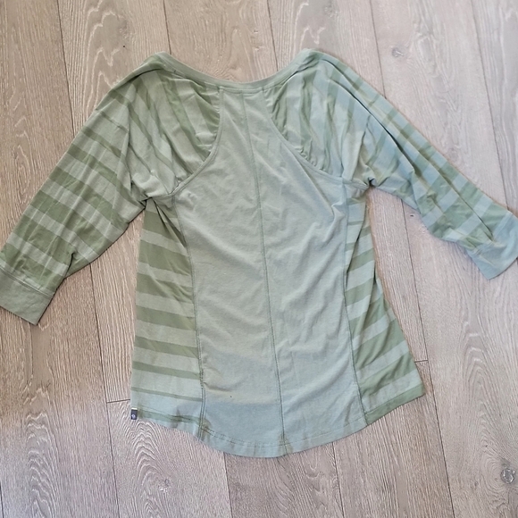 Mountain Hardwear 3/4 Sleeve Top - Picture 2 of 4